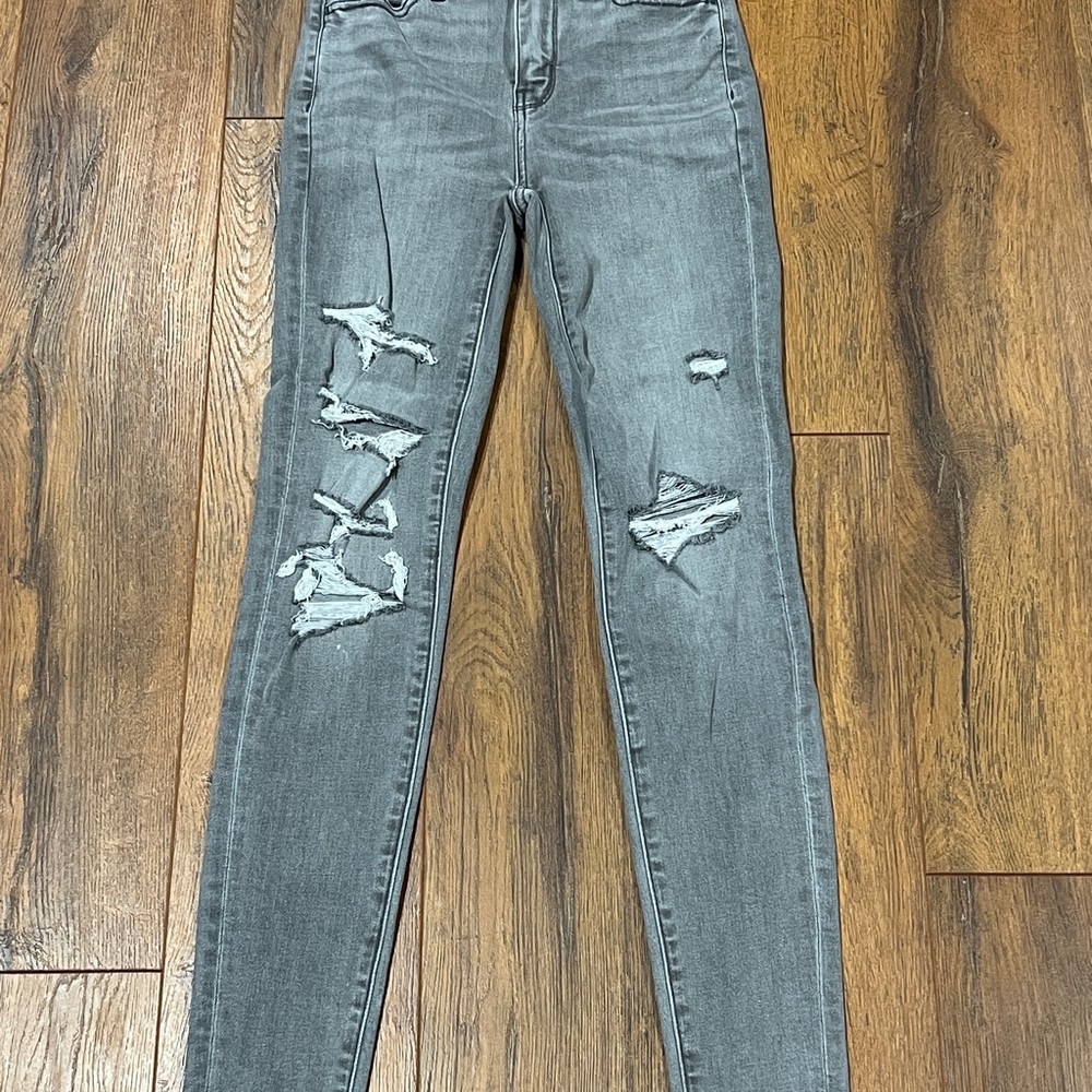 American Eagle Next Level Stretch Gray Ripped Skinny Jeans - Women size 00 short